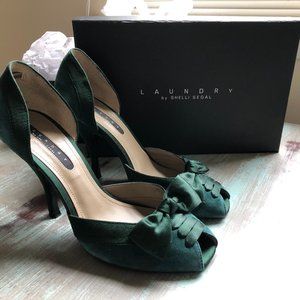 LAUNDRY by Shelli Segal Size 7